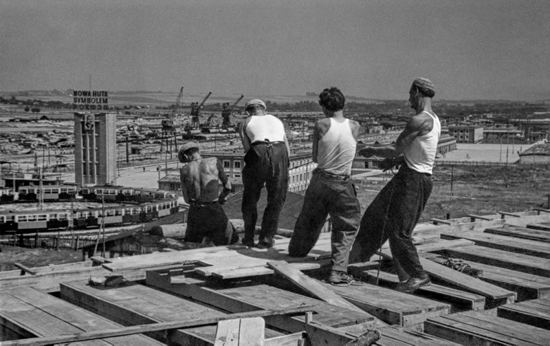 11.08.1953. Budowa Centrum Administracyjnego. Fot. ze zbiorów Archiwum Narodowego w Krakowie (sygnatura 29/777 fot. 5137)