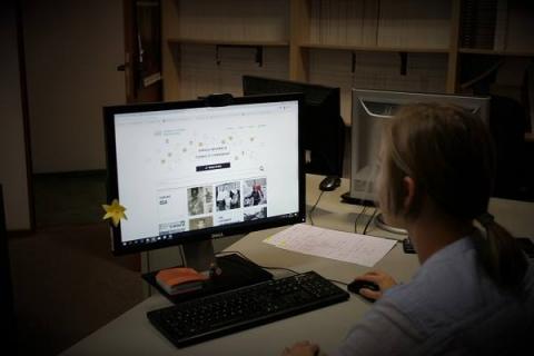 Otwarty System Archiwizacji zdjęcie przedstawiające komputer z uruchomionym programem OSA
